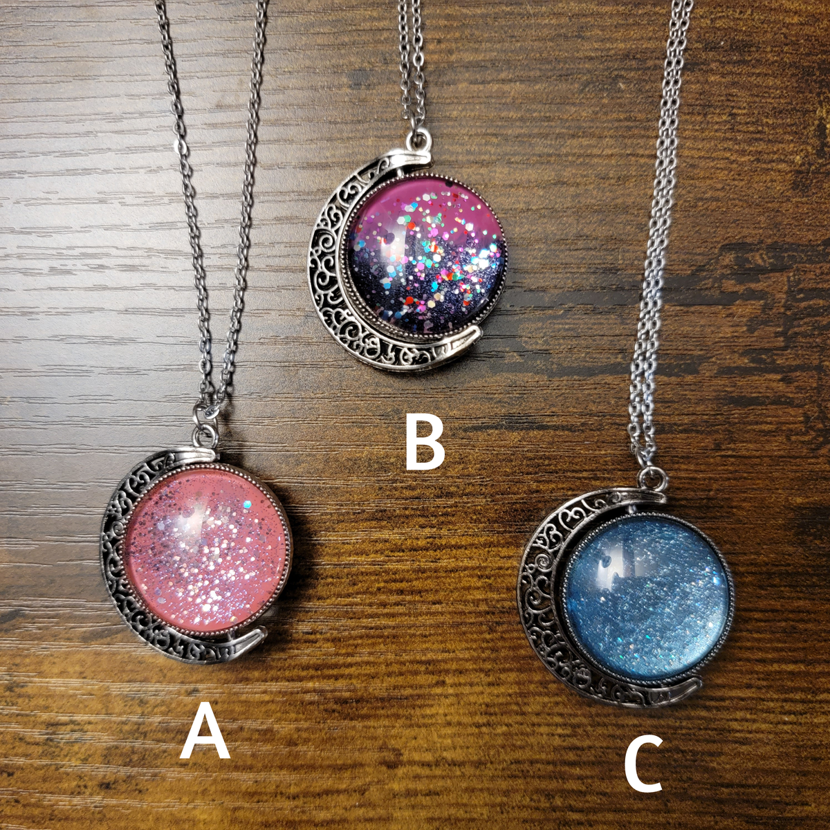 Crescent Moons: Silver Tone Spinning Pendant