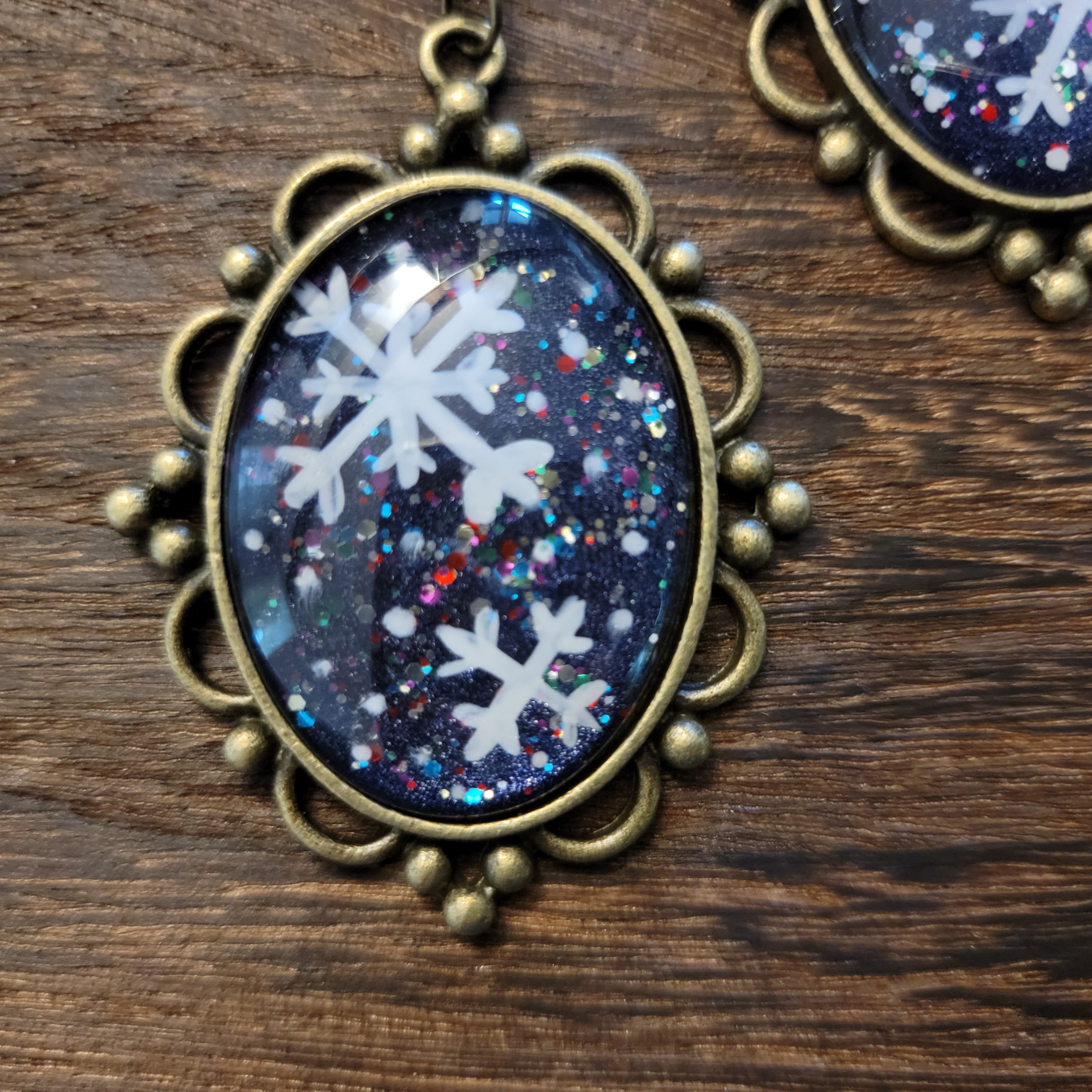 Snowflake Pendants: Midnight Glitter